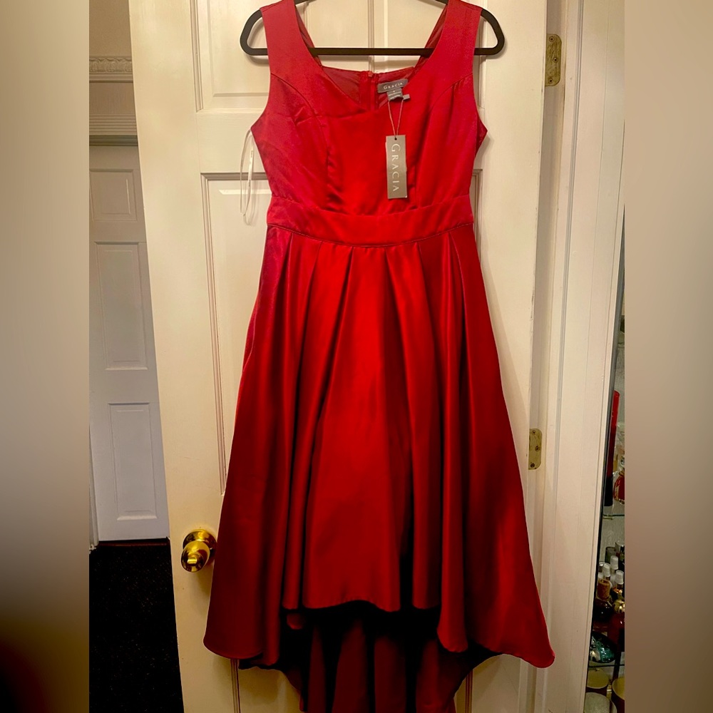 Dress - Picture 1 of 3